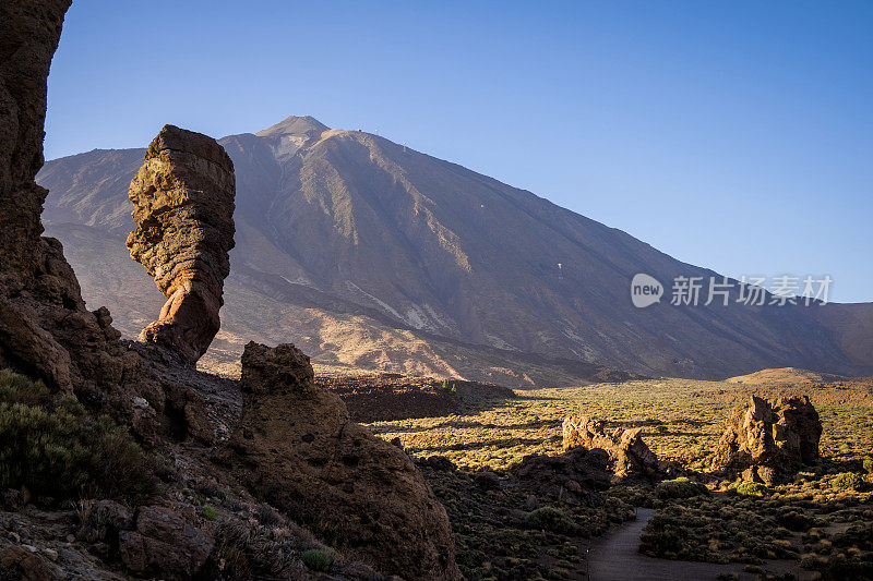 El Teide火山和Roque Cinchado火山，从Roques de García, Teide国家公园(国家Teide公园)，特内里费，加那利群岛，西班牙